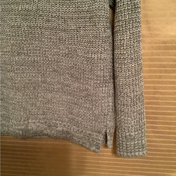 IT’S OUR TIME~SWEATER/ BLOUSE~ GREY~ SMALL - Picture 5 of 8